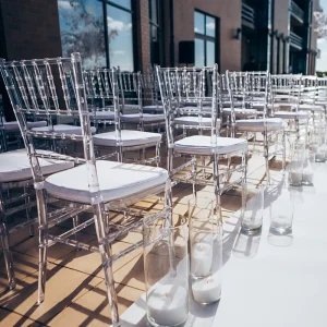 Bulk Transparent Clear Chavari Chiavari Hotel Event Bamboo Banquet Chair Crystal Plastic Resin Polycarbonate Wedding Chairs