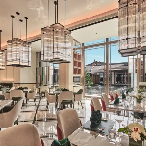 Commercial Hotel Restaurant Furniture Solid Wood Modern Design Dining Booths and Chairs for Fast Food Cafes