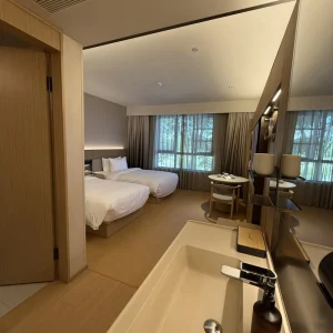 Exquisite Craft Stylish Natural Timber Hotel Bedroom Sets for 3 5 Star Hotel Room Furniture