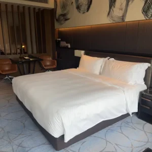 Factory Direct High Quality Modern Fireproof Solid Wood Hotel Bedroom Furniture Set for 4 5 Star Hotel Resort Project