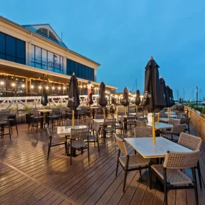 Hospitality Furniture Hotel Villa Tables and Chairs Indoor Outdoor Rope Rattan Aluminum Commercial Restaurant Set Woven Chair