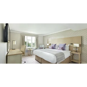 Hotel 5 Star Luxury Modern Villa Solid Wood King Headboard Bedroom Set with Nightstand