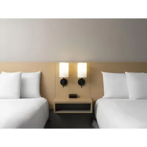 Hotel Furniture Modern Luxury King Size Headboard Nightstand Custom High Quality Oak Wood Panel Bedroom Set
