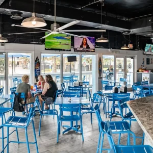 Indoor Outdoor Industrial Restaurant Aluminum Commercial Furniture Rust Resistant Dining Set Cafe Bistro Metal Tables and Chairs