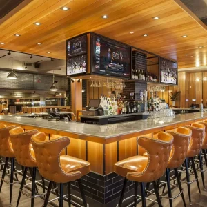 Industrial Style Bar Furniture Set Commercial Pub Table Chairs Set for Restaurant Cafe Custom Design