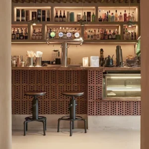 Luxurious Modern Solid Wood Bar Furniture Set for Restaurant Coffee Shop Dining Commercial Use