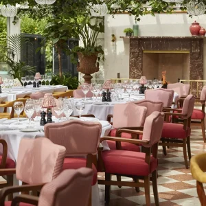 Luxury Custom Italian Fine Dining Table and Chair Wooden Restaurant Interior Design Furniture Set