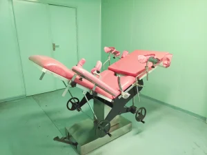 Manual Metal Multifunction Surgical Operating Table for Gynecological Examination and Delivery