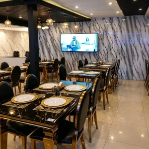 Modern Commercial 4 Seater Restaurant Dining Table and Chairs Set for Caf Coffee Shop Hotel Use