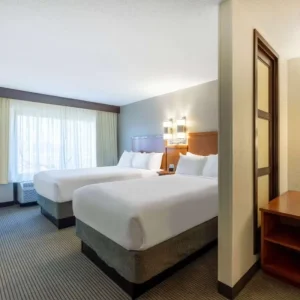 Modern Custom made Solid Wood Hotel Bedroom Set with Customized Color for 4 5 Star Commercial Use Wyndham Garden