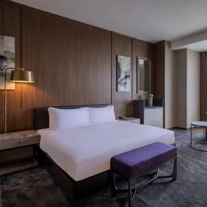 Modern Hotel Bedroom Set Upholstered Headboard MDF Base King Size Bed Nightstand Bench Commercial Grade Luxury Apartment