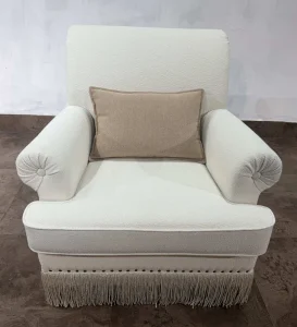 Modern Luxury High end Rustic Eco Friendly Chesterfield Sofa Apartment Mall Square Arm Sponge Filled Living Room Sofa Hotel