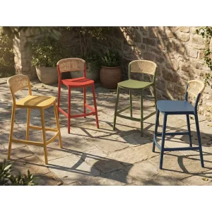 Modern Outdoor Bar Stool Plastic Dining Chair for Living Room and Kitchen Use