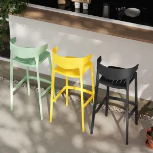 Modern Outdoor PP Plastic Stackable Lightweight Portable Dining Patio Chair with Curve Back for Hotel Garden Restaurant Cafe