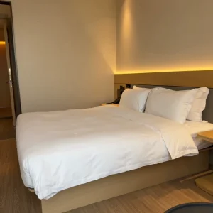 Modern Style Wear Resistant Easy Clean Queen Size Hotel Bedroom Sets with Ten year Warranty