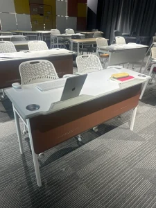 Multi-seat Student Classroom Desk School Training Study Desk Ergonomic Double Student Desk School Furniture Metal Table Frame