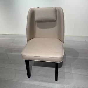 Solid Wood Single Seat Hotel Chair Vintage Comfortable Design Hotel Living Room Wooden Lounge Chair