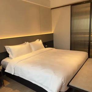 Turkish Luxury Customization Solid Wood Hotel Bedroom Suite 3 Star Hotel Furniture Bedroom Sets